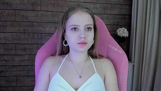 SelinSwarovski online show from September 19, 2025, 4:07 pm