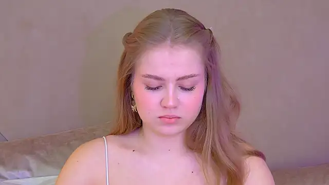 SelinSwarovski online show from September 26, 2025, 4:11 pm