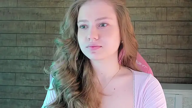 SelinSwarovski online show from April 18, 2026, 4:22 pm