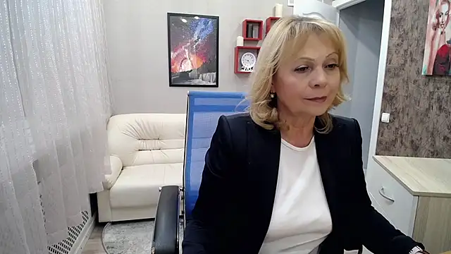 Milla Cutie18 online show from February 20, 2025, 1:30 pm