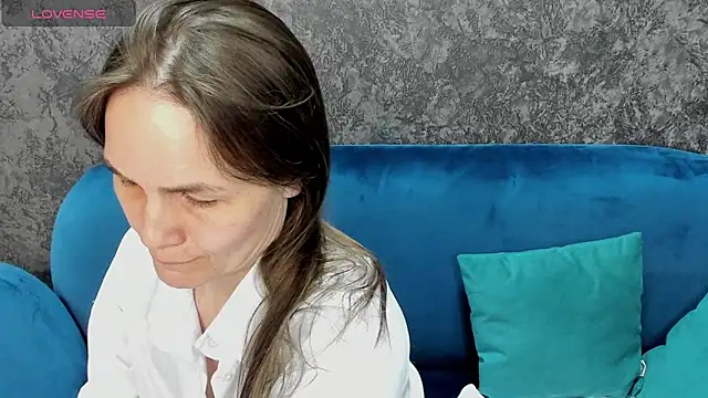 Lillian White online show from March 10, 2025, 2:05 pm