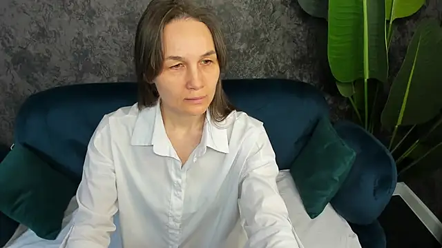 Lillian White online show from March 18, 2025, 7:08 am