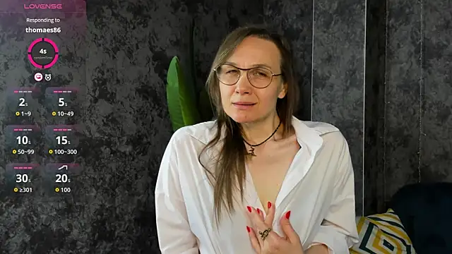 Lillian White online show from May 13, 2026, 1:03 am