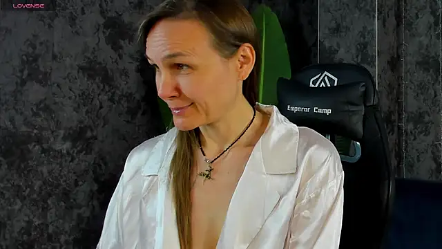Lillian White online show from May 17, 2026, 1:03 am