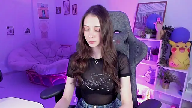 AveAngela online show from February 5, 2025, 8:25 pm