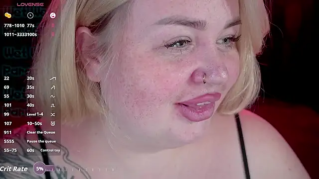 ZaraReignn online show from November 16, 2025, 2:11 pm