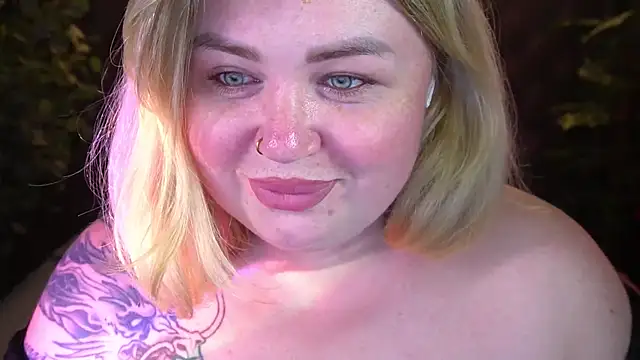 Snapshot of ZaraReignn chatting on May 11, 2026, 7:55 pm ZaraReignn online show from May 11, 2026, 7:55 pm