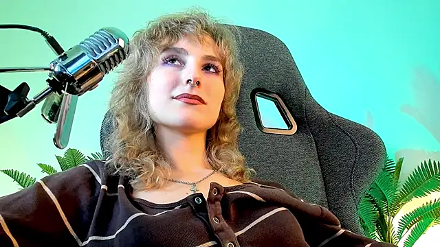 LuxRayi online show from December 15, 2024, 12:07 am