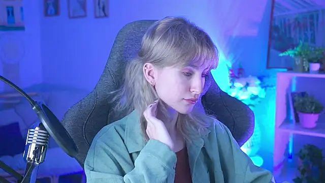 LuxRayi online show from December 17, 2024, 5:40 am