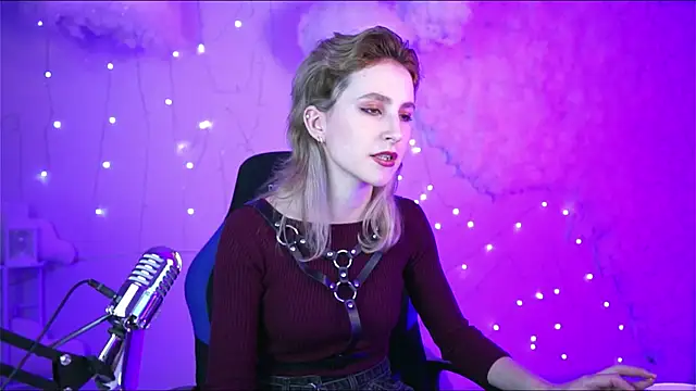 LuxRayi online show from January 5, 2025, 6:45 pm