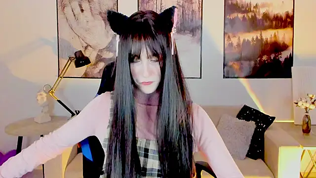 LuxRayi online show from January 28, 2025, 6:17 pm