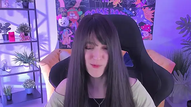 LuxRayi online show from February 5, 2025, 6:04 pm