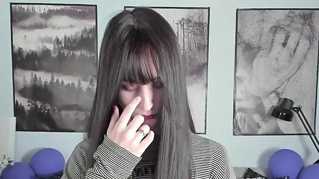 LuxRayi online show from February 6, 2025, 5:51 pm