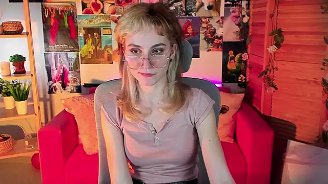 LuxRayi online show from March 12, 2025, 9:35 pm