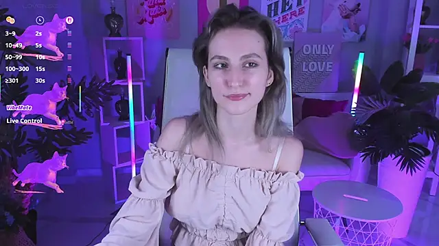 LuxRayi online show from September 9, 2025, 6:07 pm