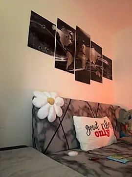 Eelleen online show from December 4, 2025, 2:37 pm