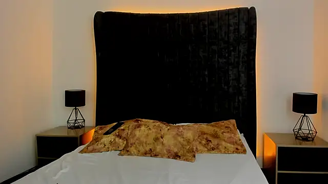 NataGarcia online show from October 8, 2025, 4:37 pm