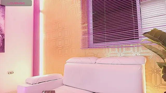 Bella19  online show from January 18, 2025, 7:58 pm