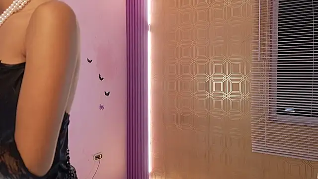 Bella19  online show from October 31, 2025, 9:38 pm