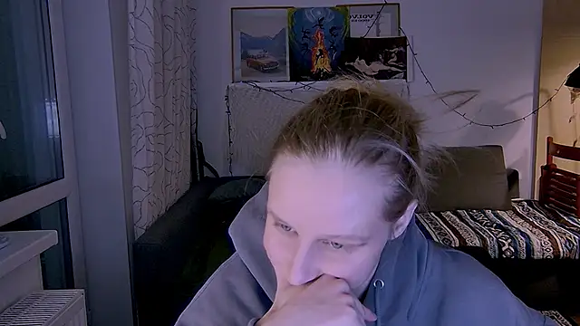 KatiKate online show from February 6, 2025, 6:24 pm