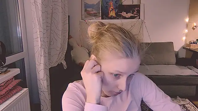 KatiKate online show from February 17, 2025, 8:36 pm