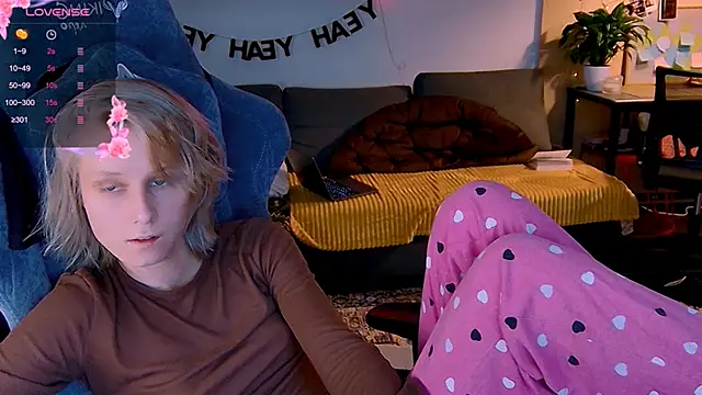 KatiKate online show from November 10, 2025, 5:34 pm