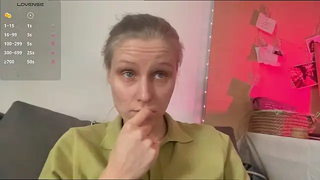 KatiKate online show from March 31, 2026, 1:33 pm