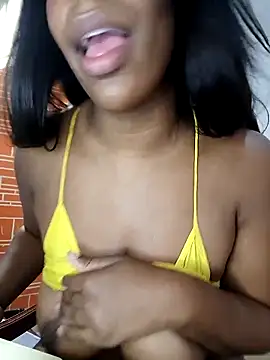 KloheCurvy online show from December 9, 2024, 4:05 pm