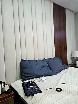 KloheCurvy online show from December 23, 2024, 11:47 am