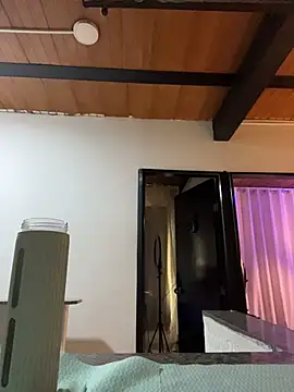 ShyVibes  online show from November 18, 2025, 7:18 pm