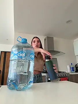 SophieRaily  online show from February 5, 2025, 8:46 pm