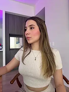 SophieRaily  online show from February 12, 2025, 9:01 pm