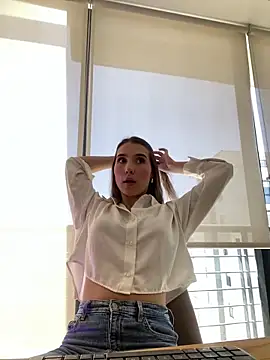 SophieRaily  online show from March 14, 2025, 5:46 pm