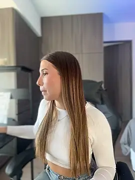 SophieRaily  online show from November 6, 2025, 6:42 pm