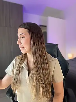 SophieRaily  online show from November 24, 2025, 6:07 pm