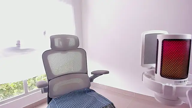 Snapshot of Sakito_Tokio chatting on December 15, 2025, 8:24 pm Sakito Tokio online show from December 15, 2025, 8:24 pm