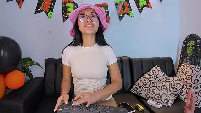 Mia petite01 online show from October 9, 2025, 11:36 pm