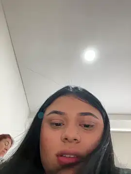 alissonfernandez  online show from February 8, 2025, 3:21 pm