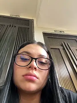 alissonfernandez  online show from May 18, 2026, 8:36 pm