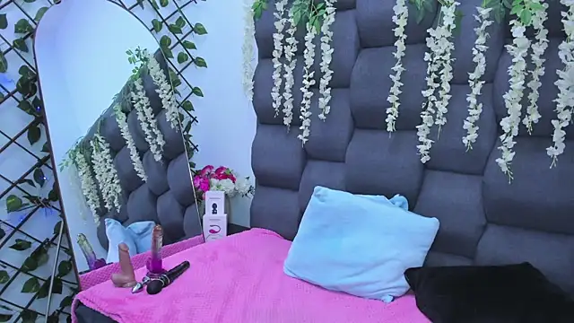 SophiaButt  online show from March 11, 2026, 3:23 am