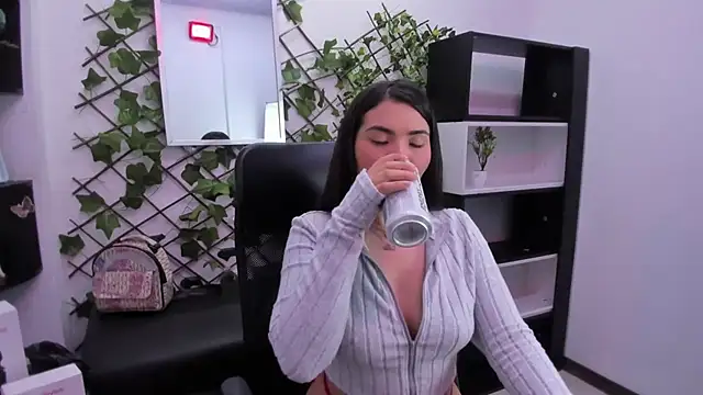 SophiaButt  online show from April 23, 2026, 3:30 am