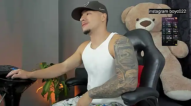 boyc022  online show from February 13, 2025, 11:04 pm