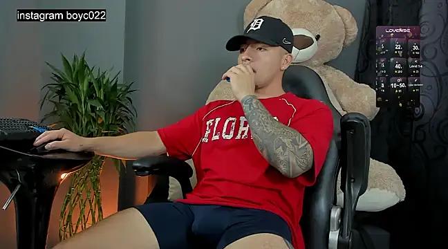 boyc022  online show from February 25, 2025, 12:03 am