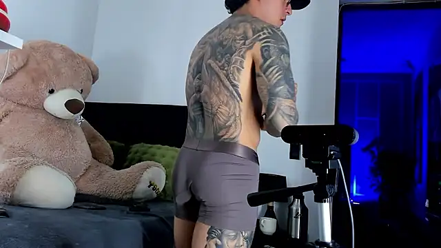 boyc022  online show from January 15, 2026, 3:33 am