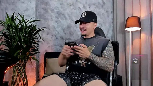 boyc022  online show from April 21, 2026, 12:22 pm