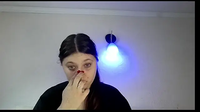 kila lo online show from February 17, 2025, 1:21 pm