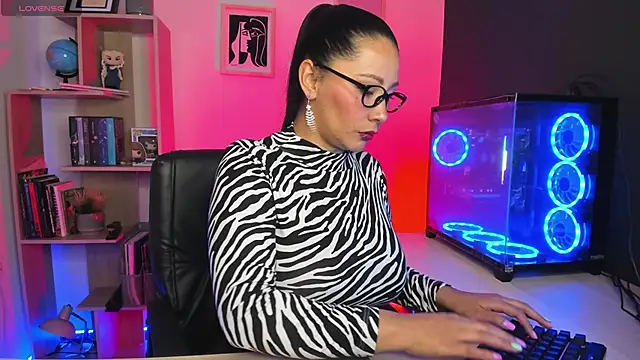 Sue Wolls online show from January 6, 2025, 5:59 pm