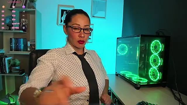 Sue Wolls online show from January 13, 2025, 1:23 am