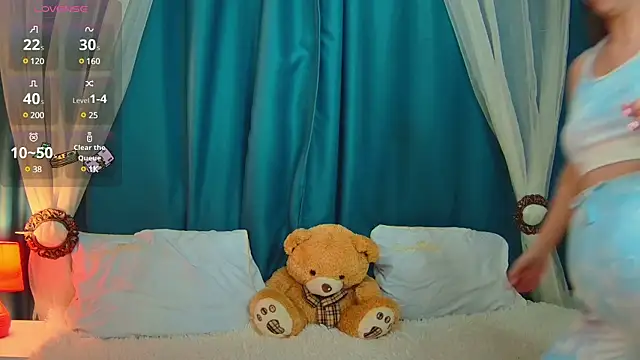 AliceBYKiss online show from March 6, 2025, 12:30 pm