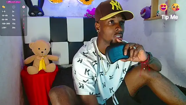 Aroonpapisex online show from April 4, 2026, 2:10 am